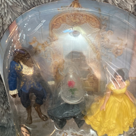Disney Beauty And The Beast Hasbro
Enchanted Rose Scene Figure Set - Picture 3 of 16
